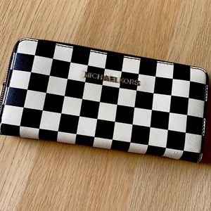 RARE CHECKERED MICHAEL KORS ZIP UP WALLET